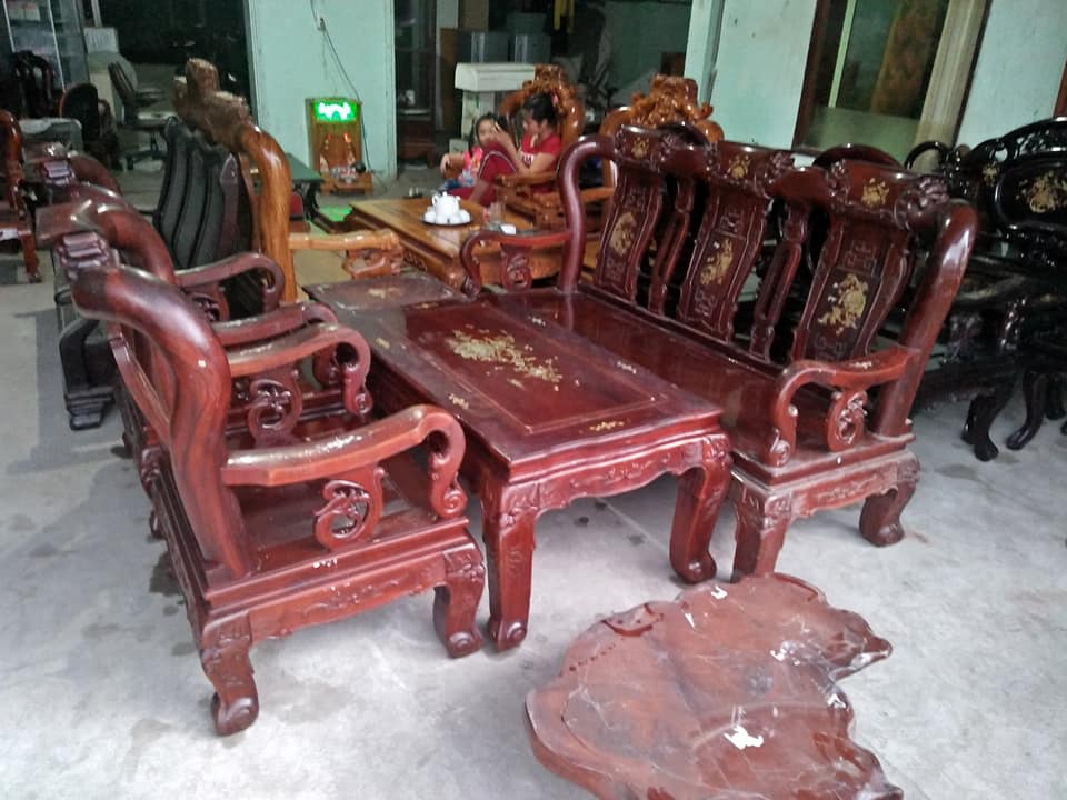 thu mua sofa gỗ phòng khách